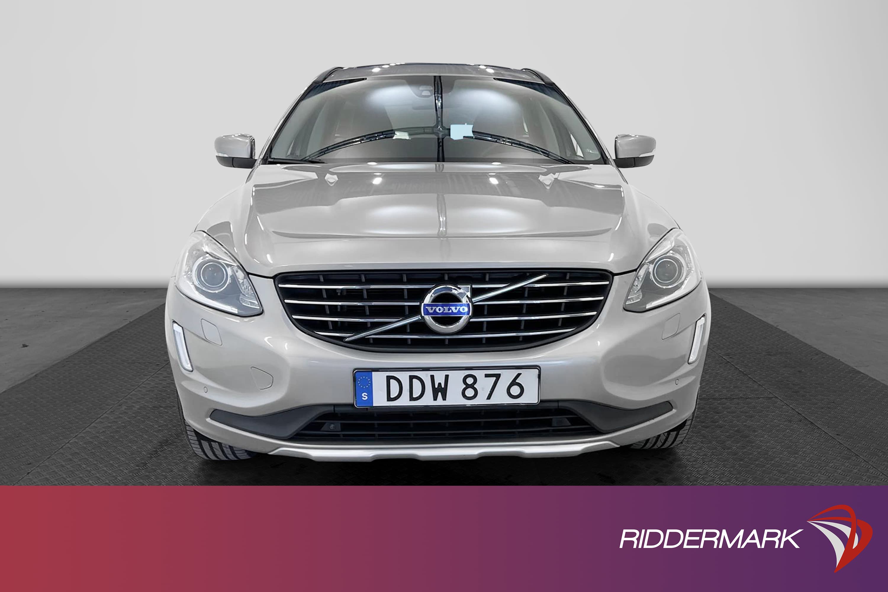 Volvo  XC60 D4 AWD 181hk Voc Pano Navi D-Värm Drag PDC 