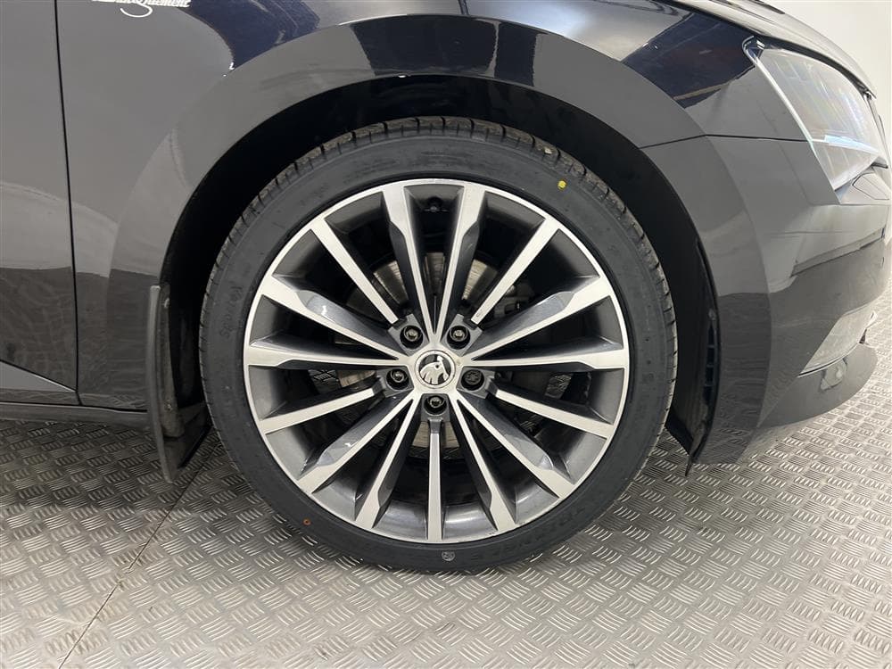 Skoda Superb 2.0 TDI Kombi 190hk L&K Pano Navi D-Värm Skinn