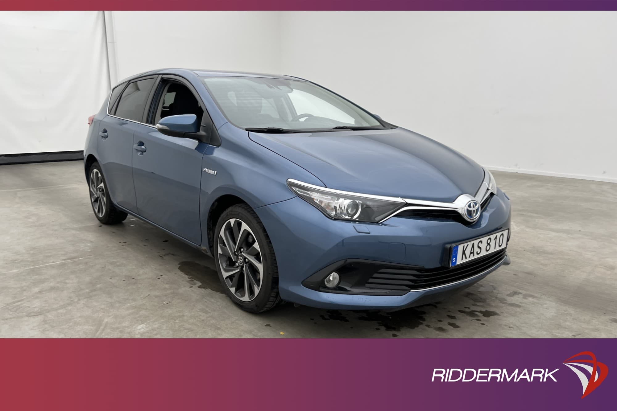Toyota Auris Hybrid e-CVT 136hk