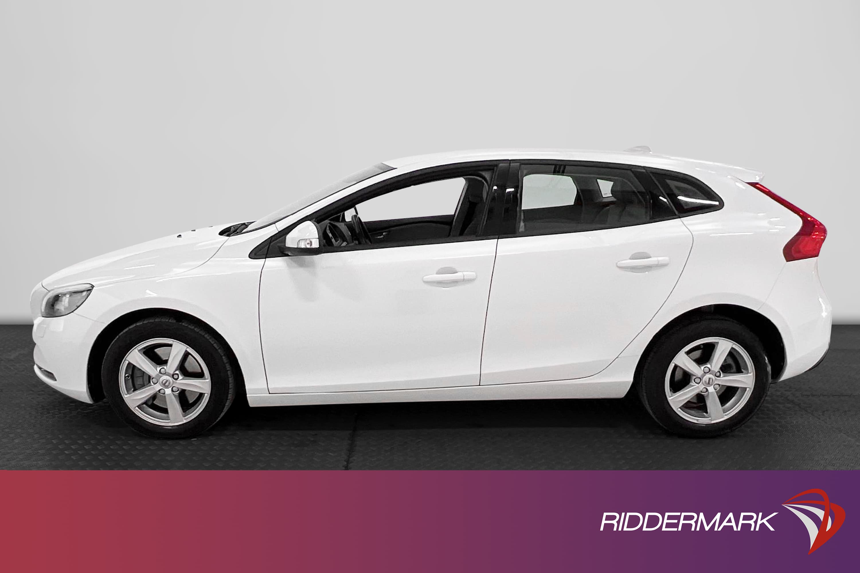 Volvo V40 T2 122hk PDC 756kr Skatt