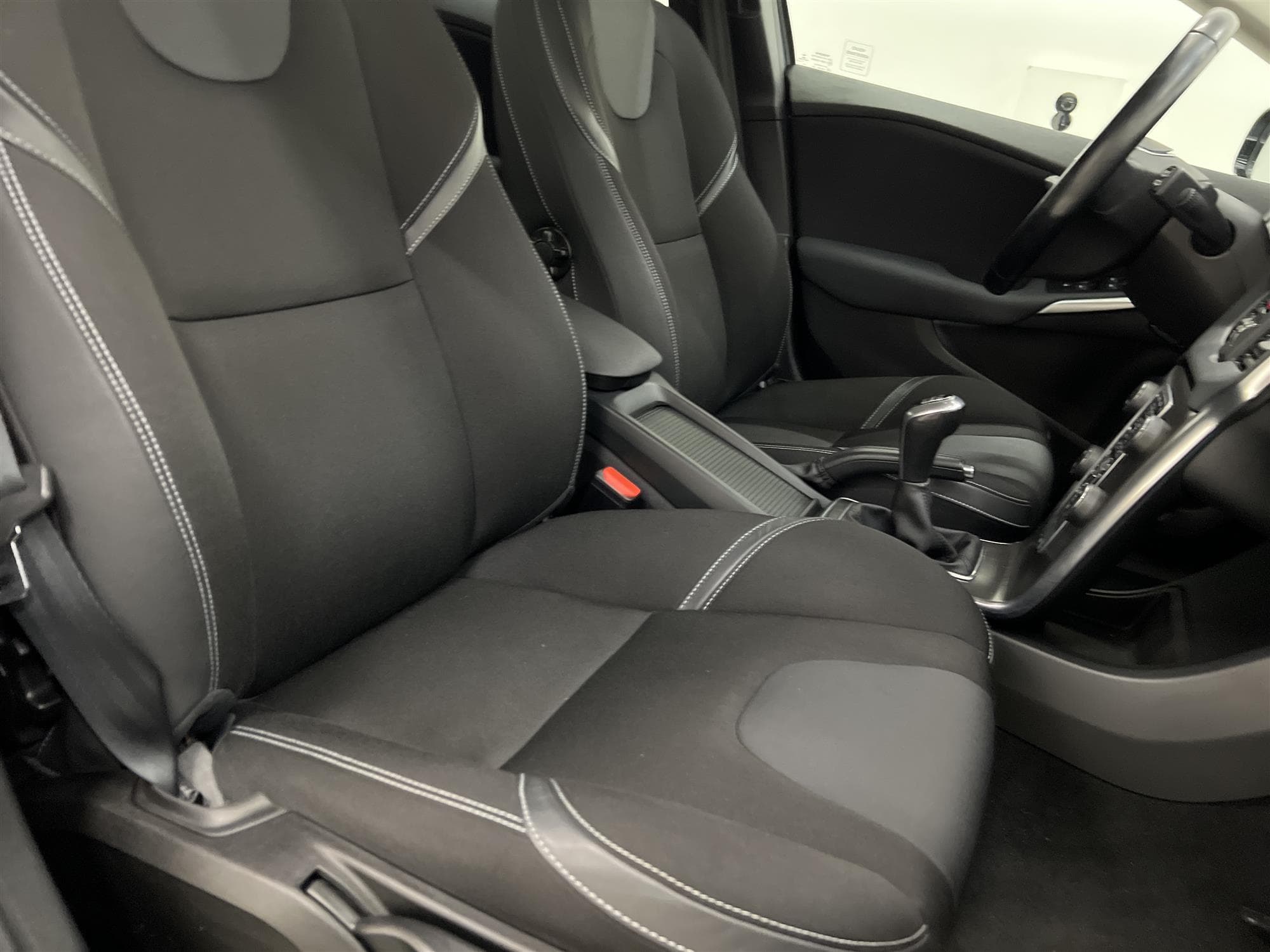 Volvo V40 T3 150hk  Momentum Välservad D-Värm Drag