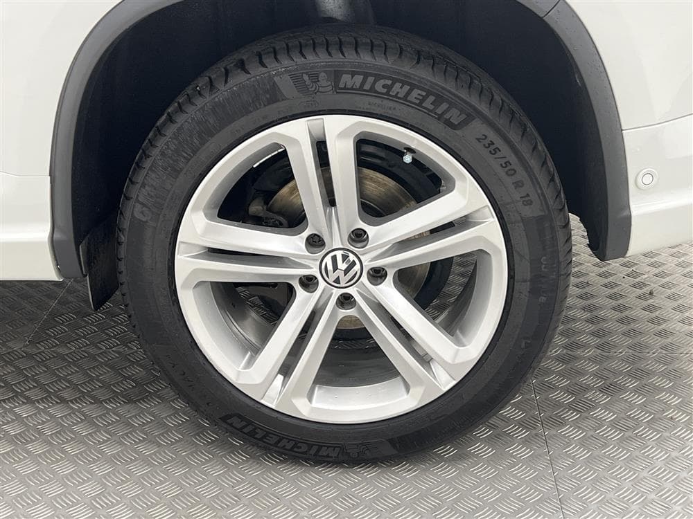 Volkswagen Tiguan 2.0 TDI 4M 184hk R-Line D-värm Pano Euro 6interiör
