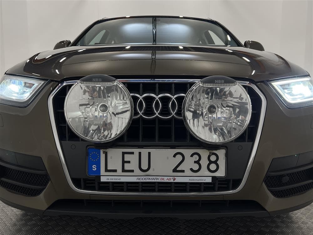 Audi Q3 2.0 TDI Quattro 140hk Pano Skinn Navi 0,57l/milinteriör