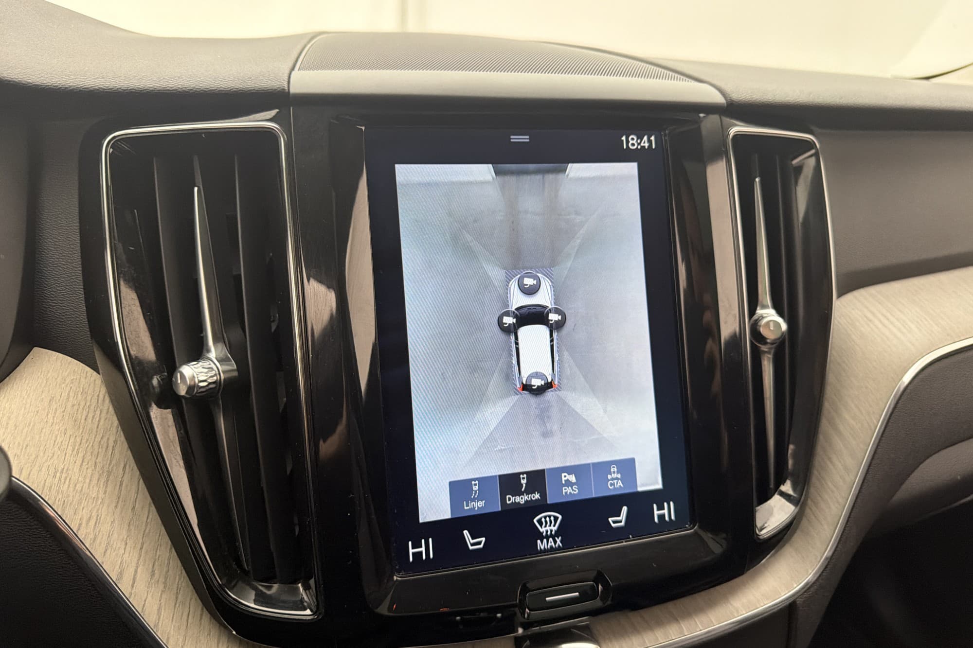 Volvo XC60 D4 AWD Inscription Drag Pano Värmare 360° Skinn