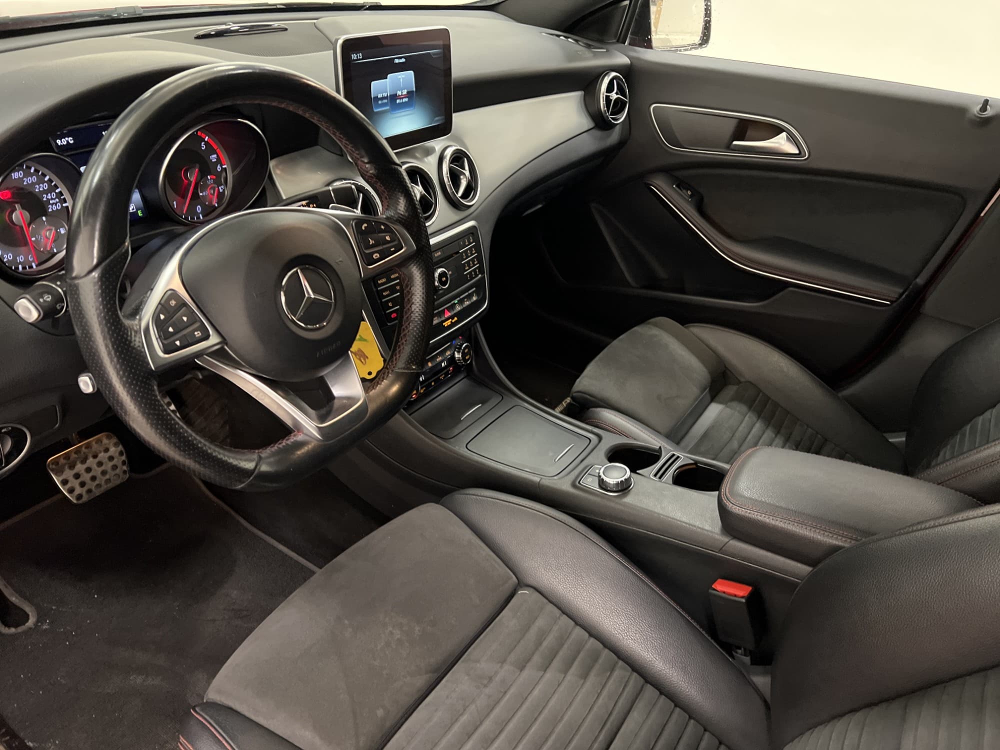 Mercedes-Benz CLA 220 d 177hk AMG Night Package Kamera Drag