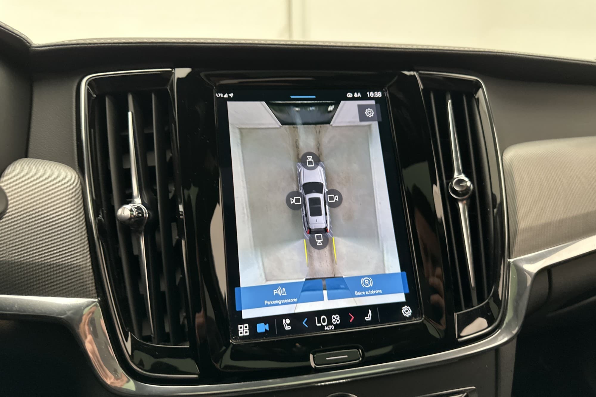 Volvo V90 T8 AWD 456hk R-Design Pano B&W Luftfjädring MOMS