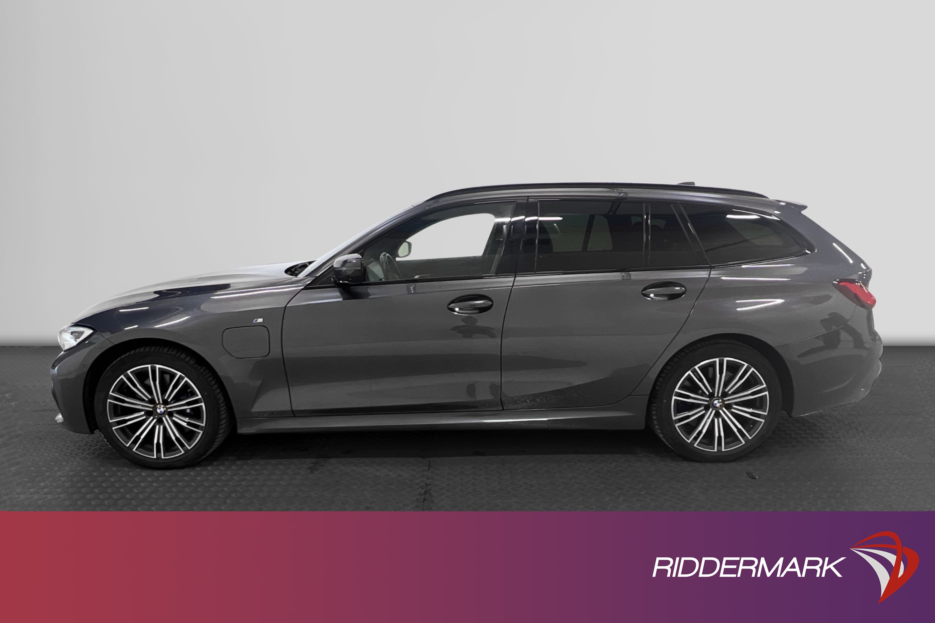 BMW 330e xDrive Touring 292hk