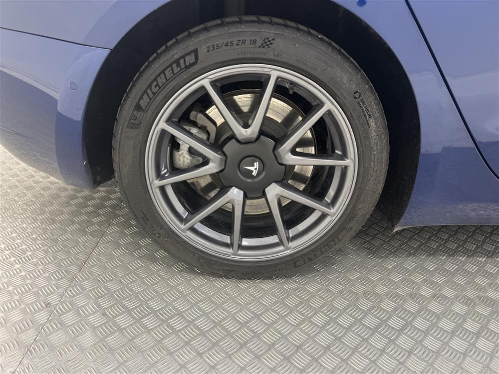Tesla Model 3 Long Range AWD 440hk Drag Svensksåld Premiuminteriör