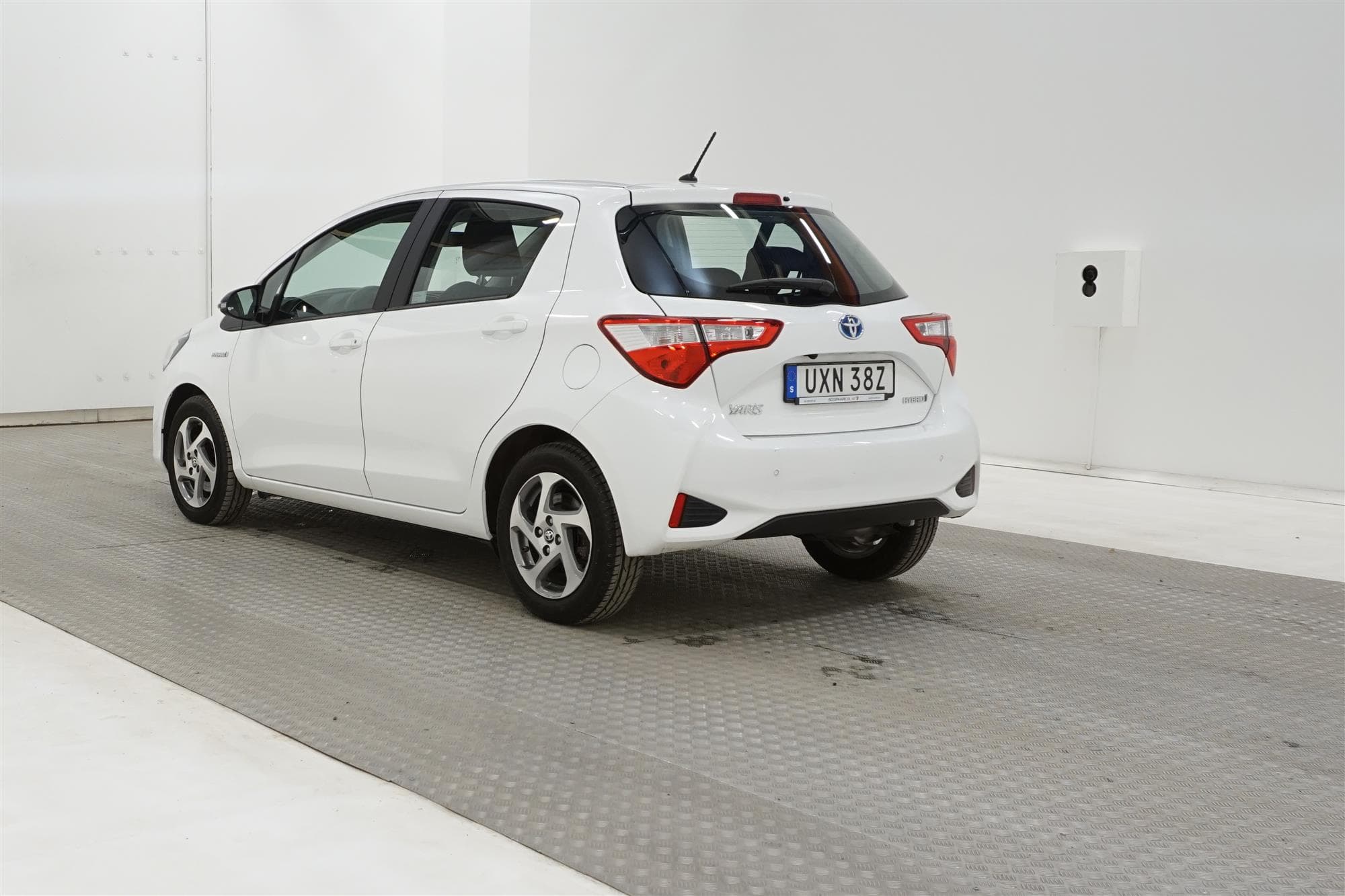 Toyota Yaris Hybrid e-CVT 101hk B-Kam P-Sensorer 0,37L/mil