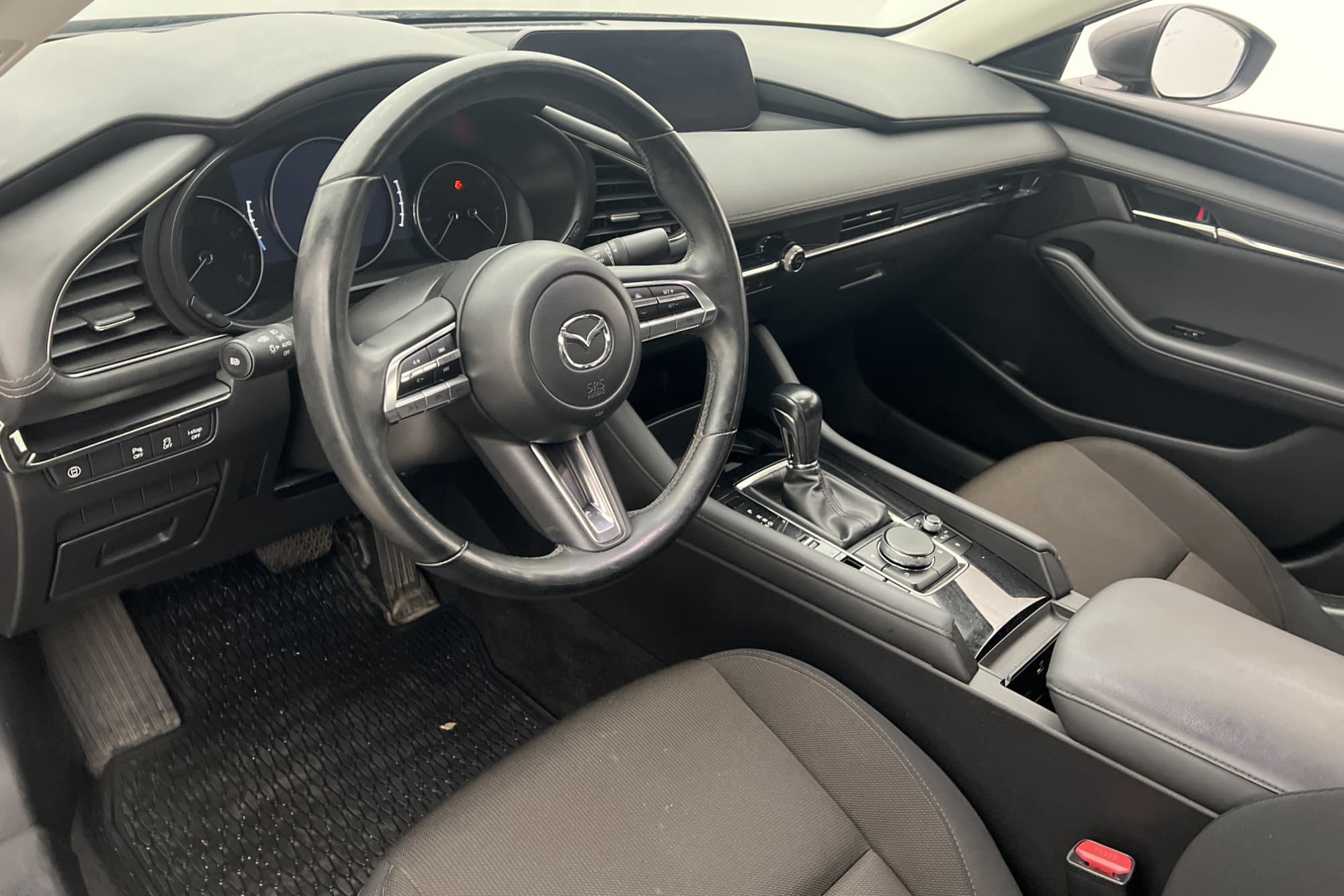 Mazda 3 Sedan SKYACTIV-X M Hybrid HUD Kamera Navi Rattvärme