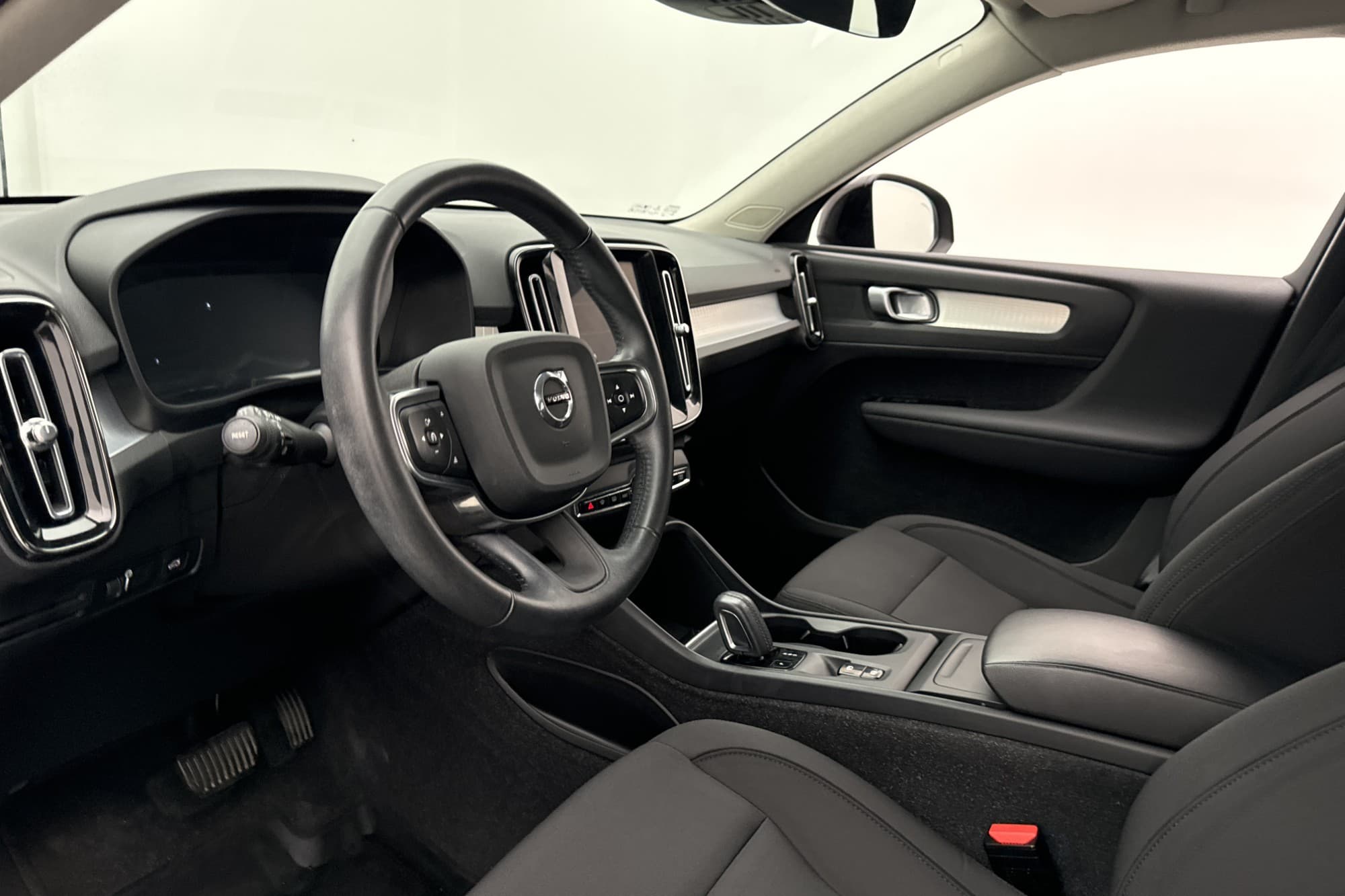Volvo XC40 B4 Advanced P-Värm Kamera VOC Navi Rattvärme BLIS