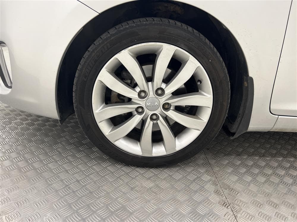 Kia Carens 115hk Motorvärmare 7-sits Välservad PDC 0,45l/milinteriör