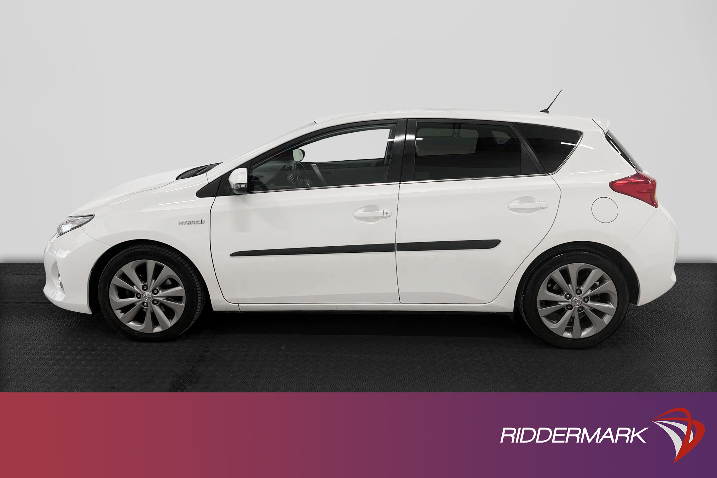 Toyota Auris Hybrid e-CVT 136hk 2 Brukare
