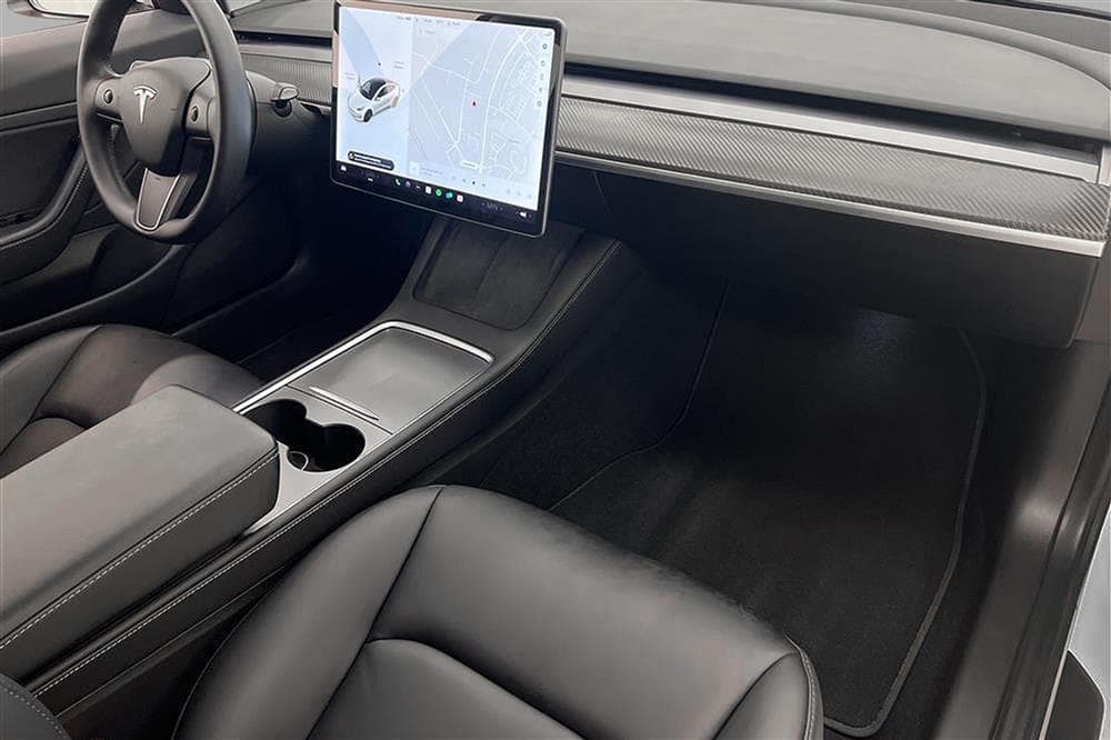 Tesla Model 3 Performance AWD Svensksåld Premiuminteriör