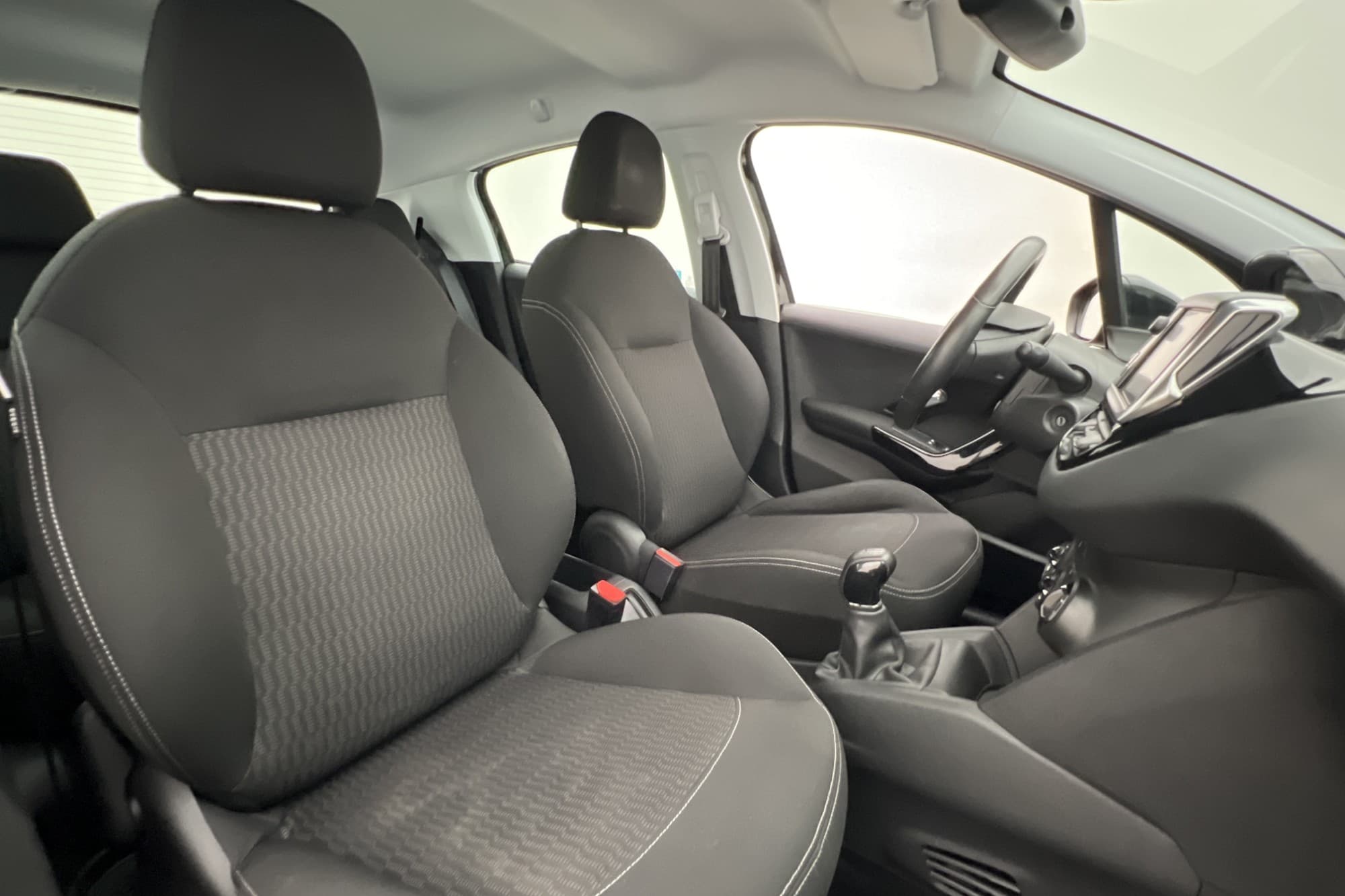 Peugeot 208 1.2 PureTech 82hk Farthållare Bluetooth