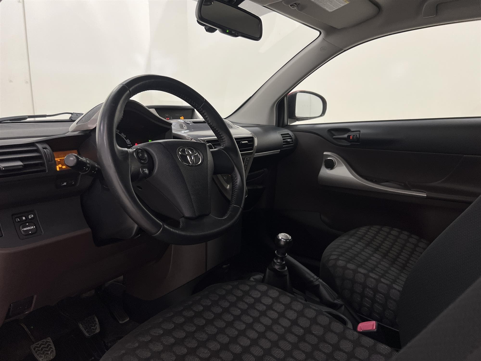 Toyota iQ 1.0 VVT-i  68hk Låg Skatt 0,44L/mil 