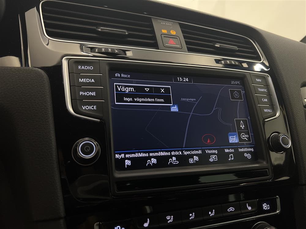 Volkswagen Golf 2.0 TSI R 4Motion 300hk Dynaudio Navigationinteriör