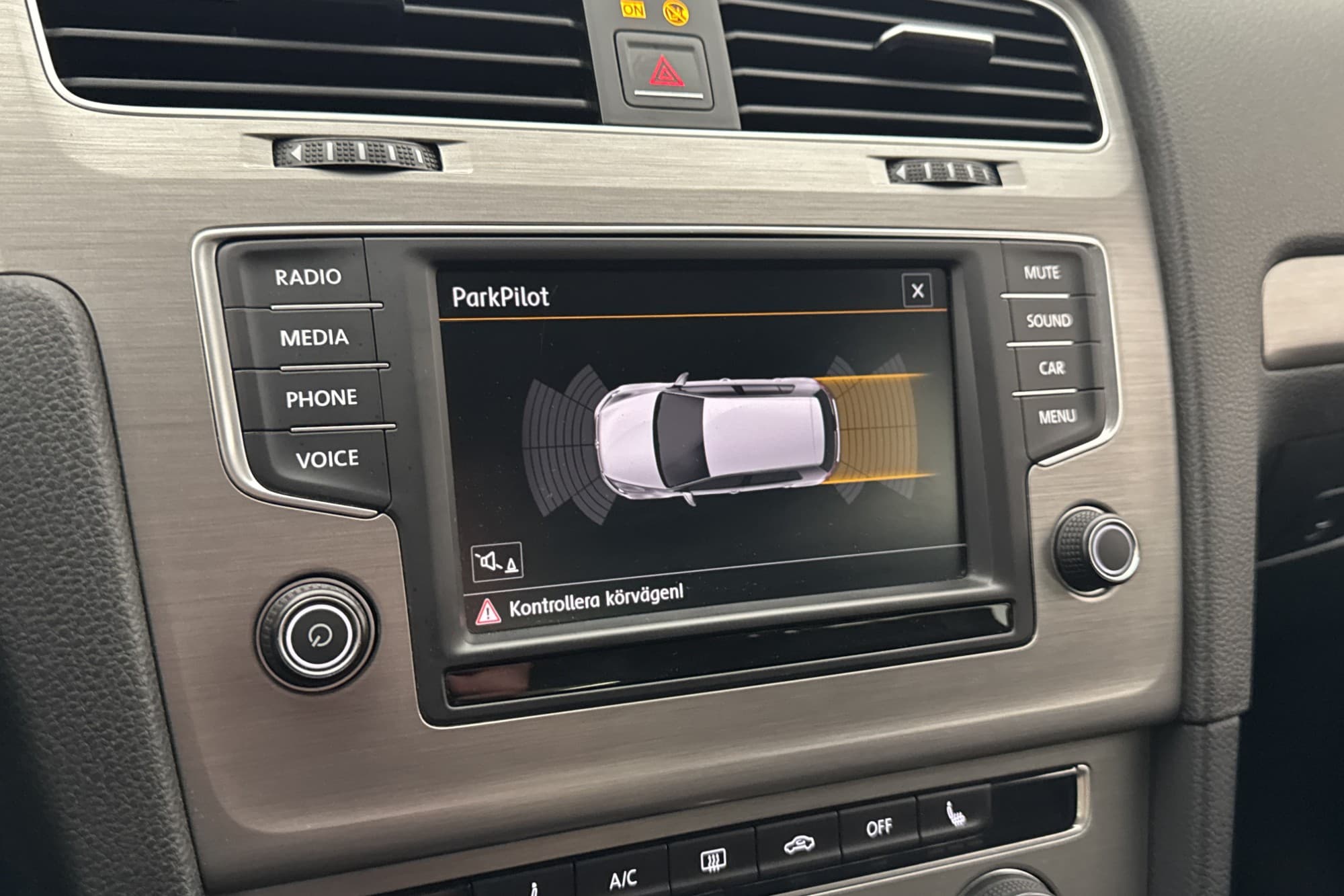 Volkswagen Golf 1.2 TSI 110hk M&K-Värmare Sensorer CarPlay