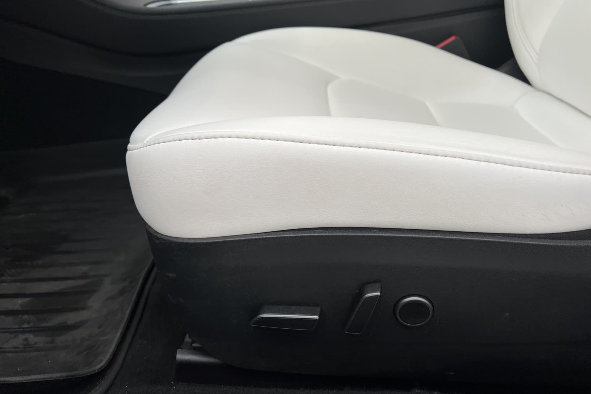 Tesla Model 3 Long Range AWD Svensksåld Ljus interiör AP
