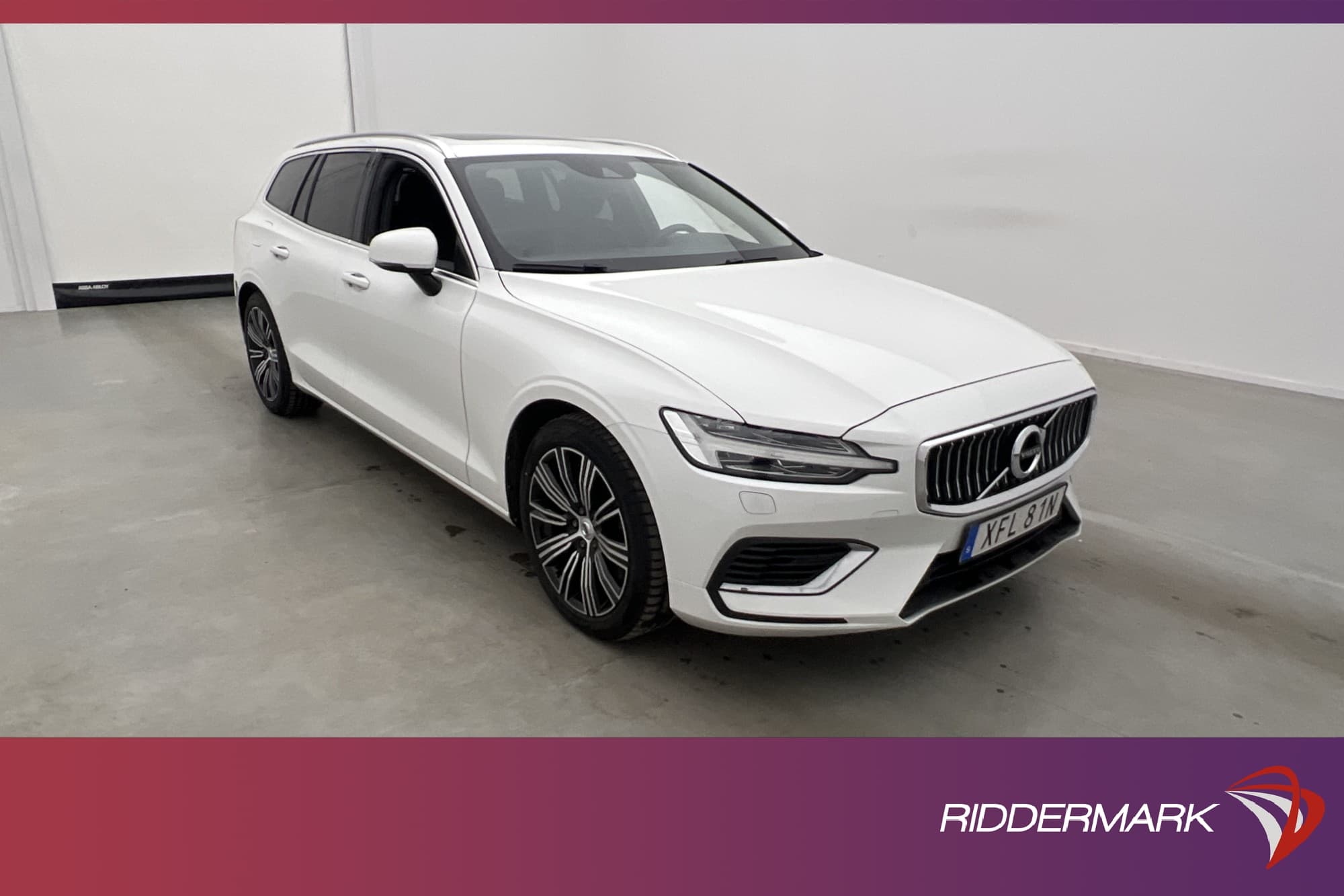Volvo V60 Recharge T8 Inscription Pano CarPlay Skinn Drag