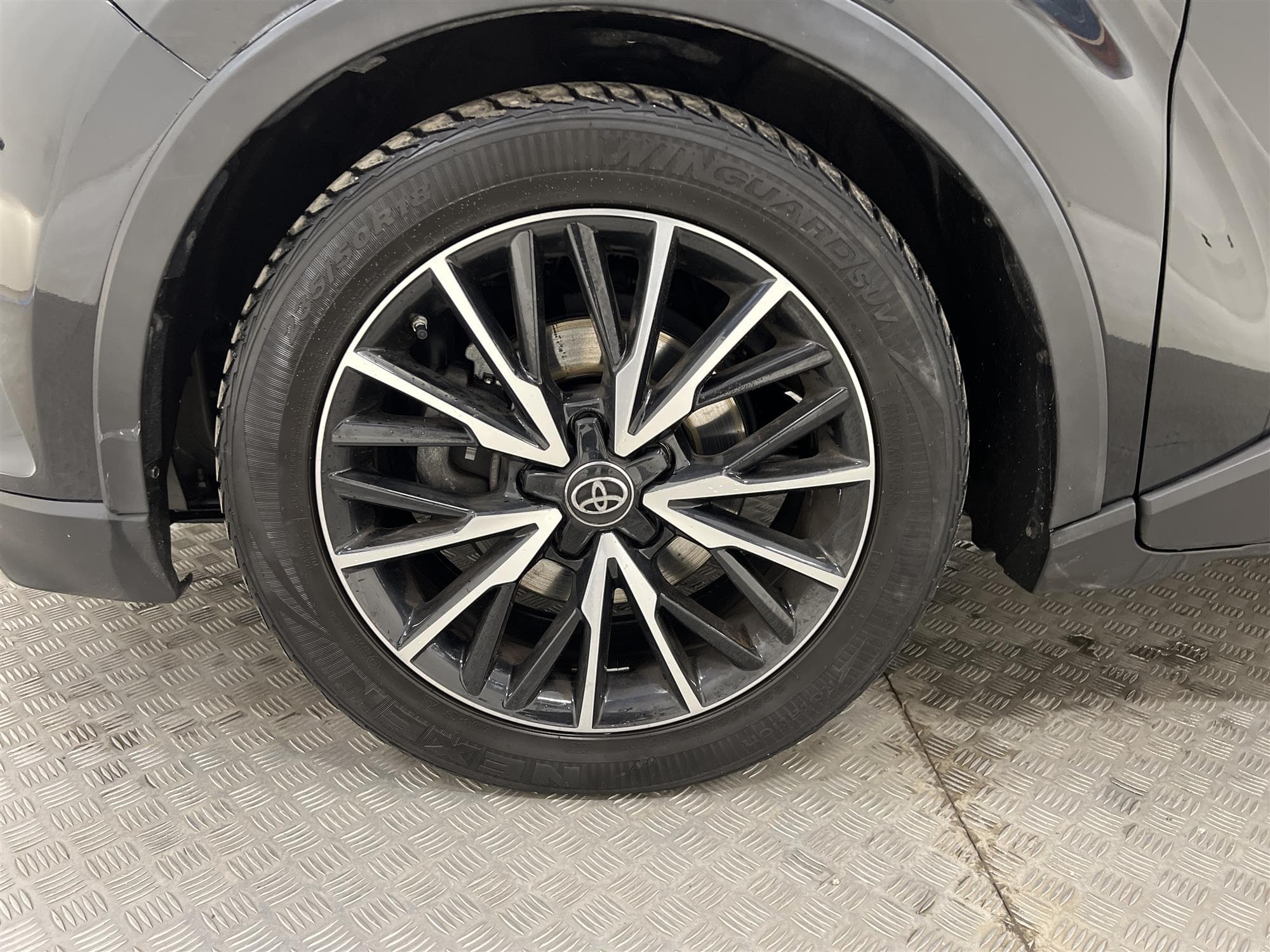 Toyota C-HR Hybrid 122hk JBL B-Kamera Svart Innertak Keyless
