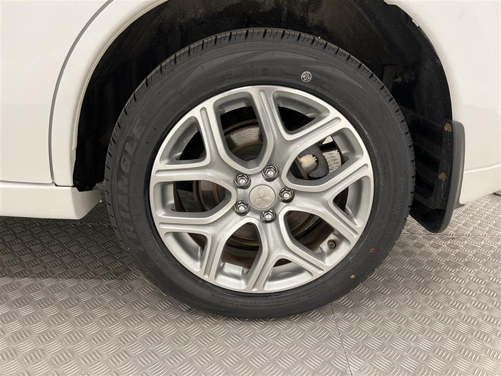Mitsubishi Outlander PHEV 4WD Business Navi 2-brukareinteriör