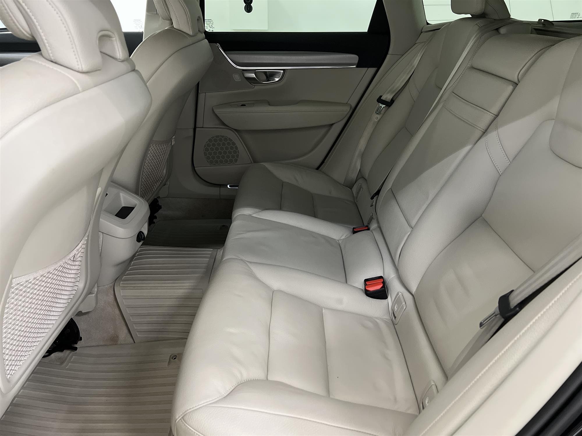 Volvo V90 D3 AWD 150hk Momentum Advanced VOC D-Värm Drag