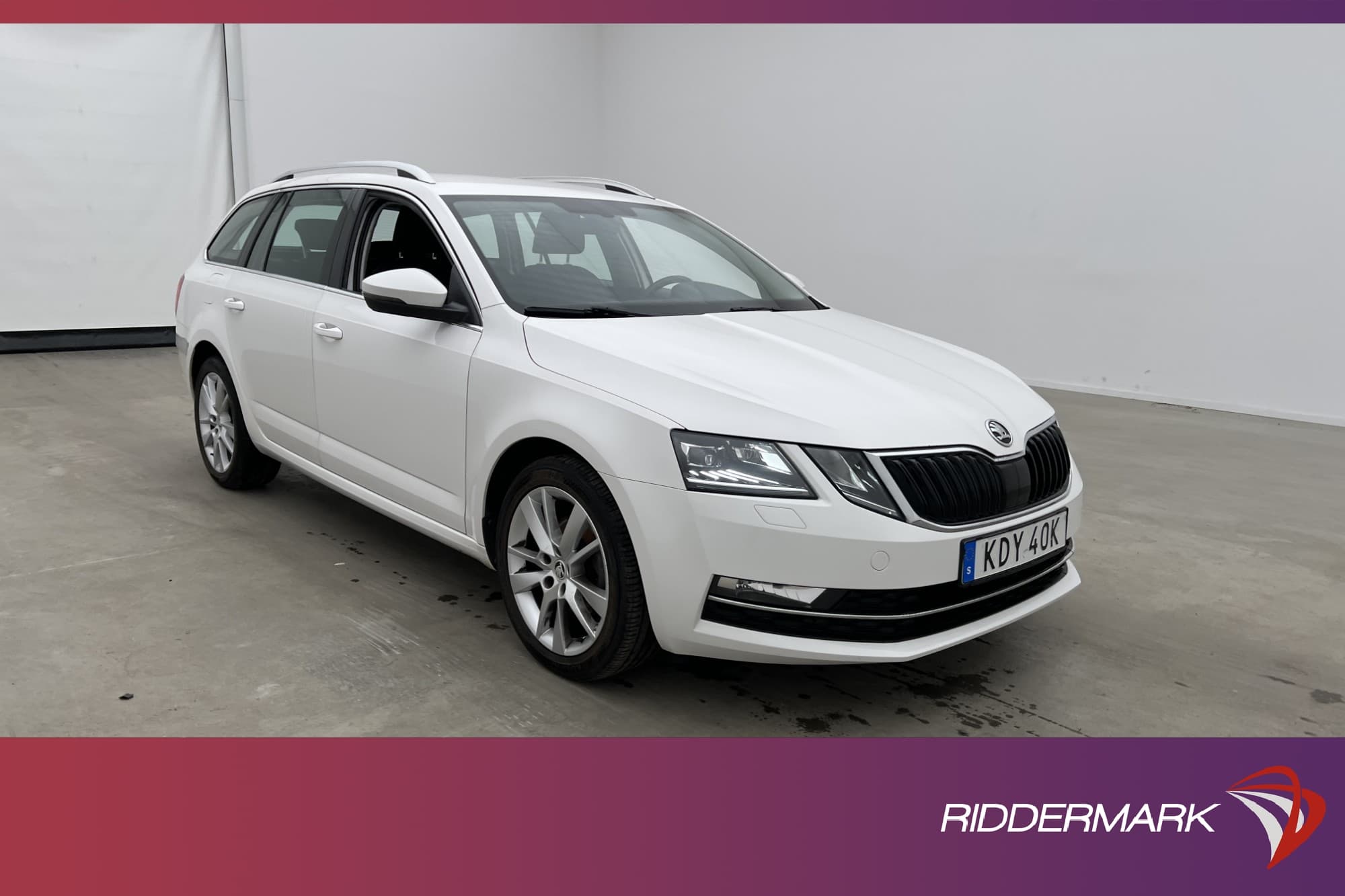 Škoda Octavia 1.5 TSI 150hk Värmare CarPlay Dragkrok Adaptiv