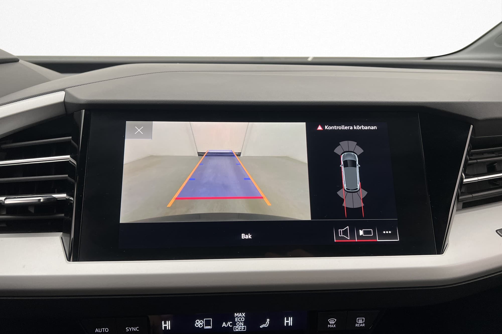Audi Q4 50 e-tron Q Proline Cockpit SONOS Kamera CarPlay