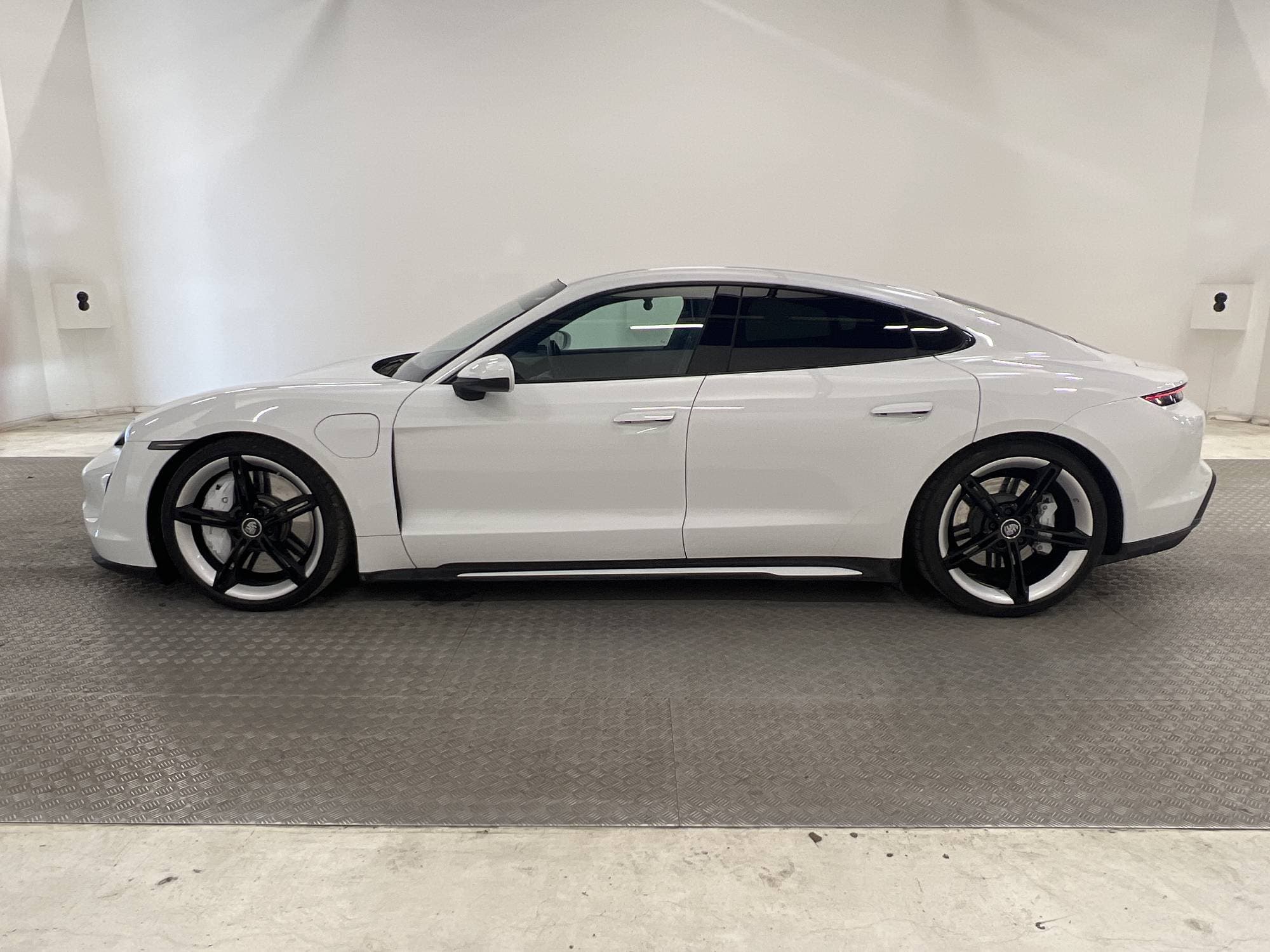Porsche Taycan 4S AWD 571hk Sport Chrono BOSE Värmepump