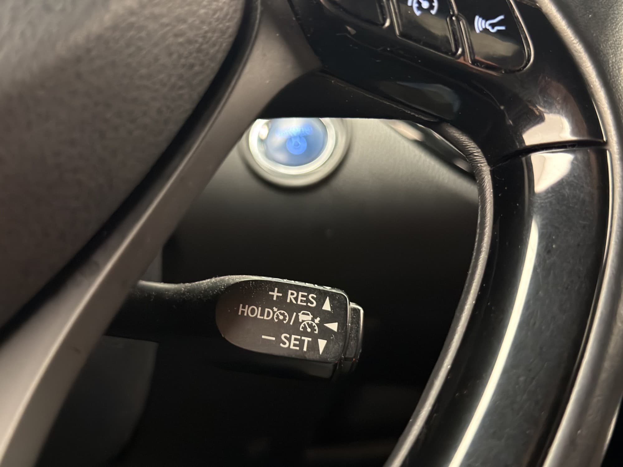 Toyota C-HR Executive Hybrid 122hk Kamera Keyless JBL