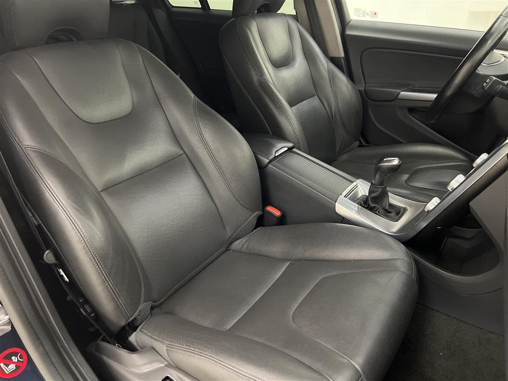 Volvo V60 D4 181hk Summum GPS D-värm Perf-sound Drag Välserv