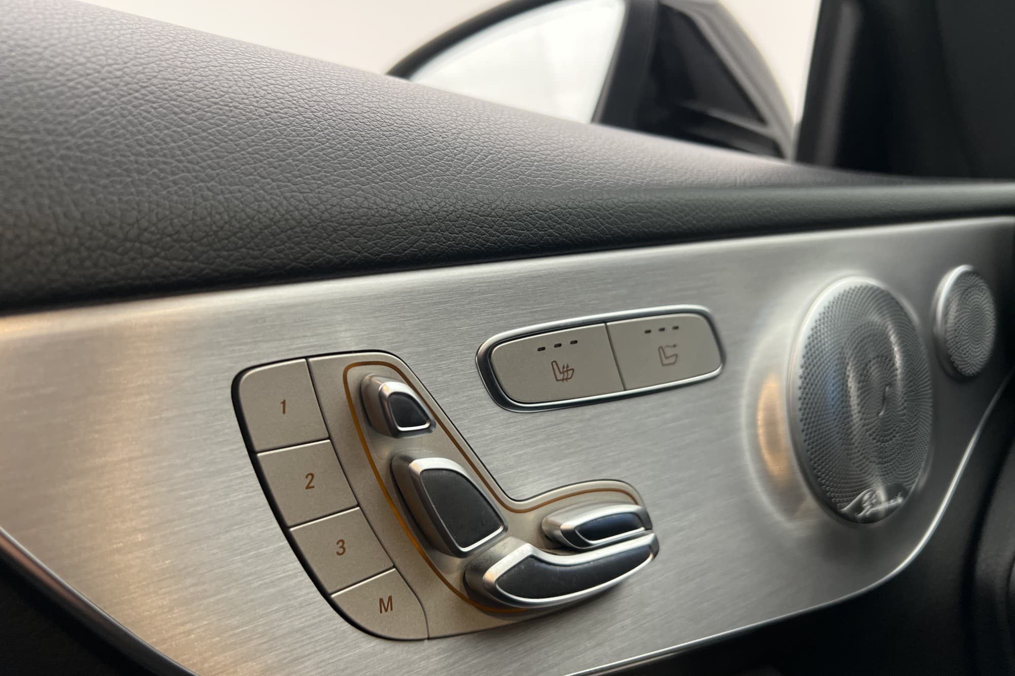 Mercedes-Benz C 200 Cab AMG Cockpit Burmester 360 Navi Skinn