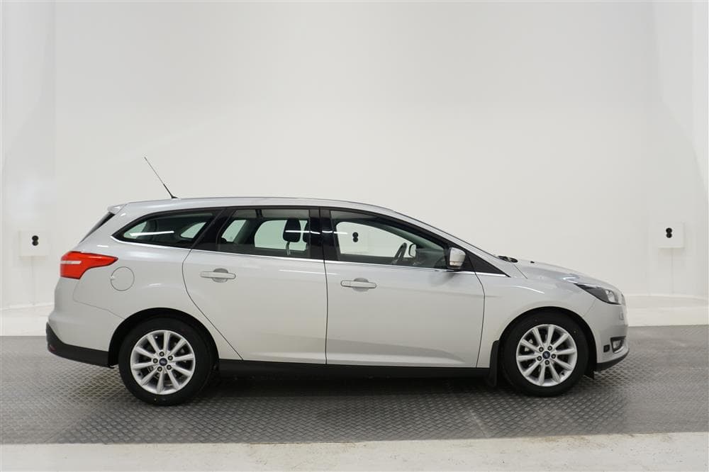 Ford Focus 1.5 TDCi 120hk Välservad Låg Skatt 0,38L/mil exteriör