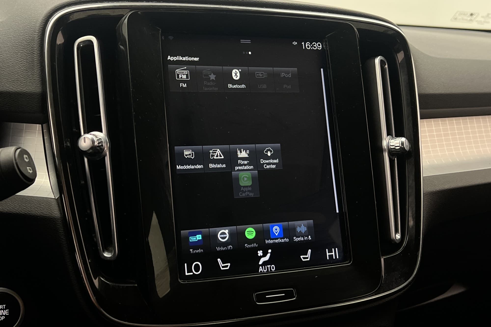 Volvo XC40 Recharge T5 Momentum VOC Värmare Sensorer CarPlay