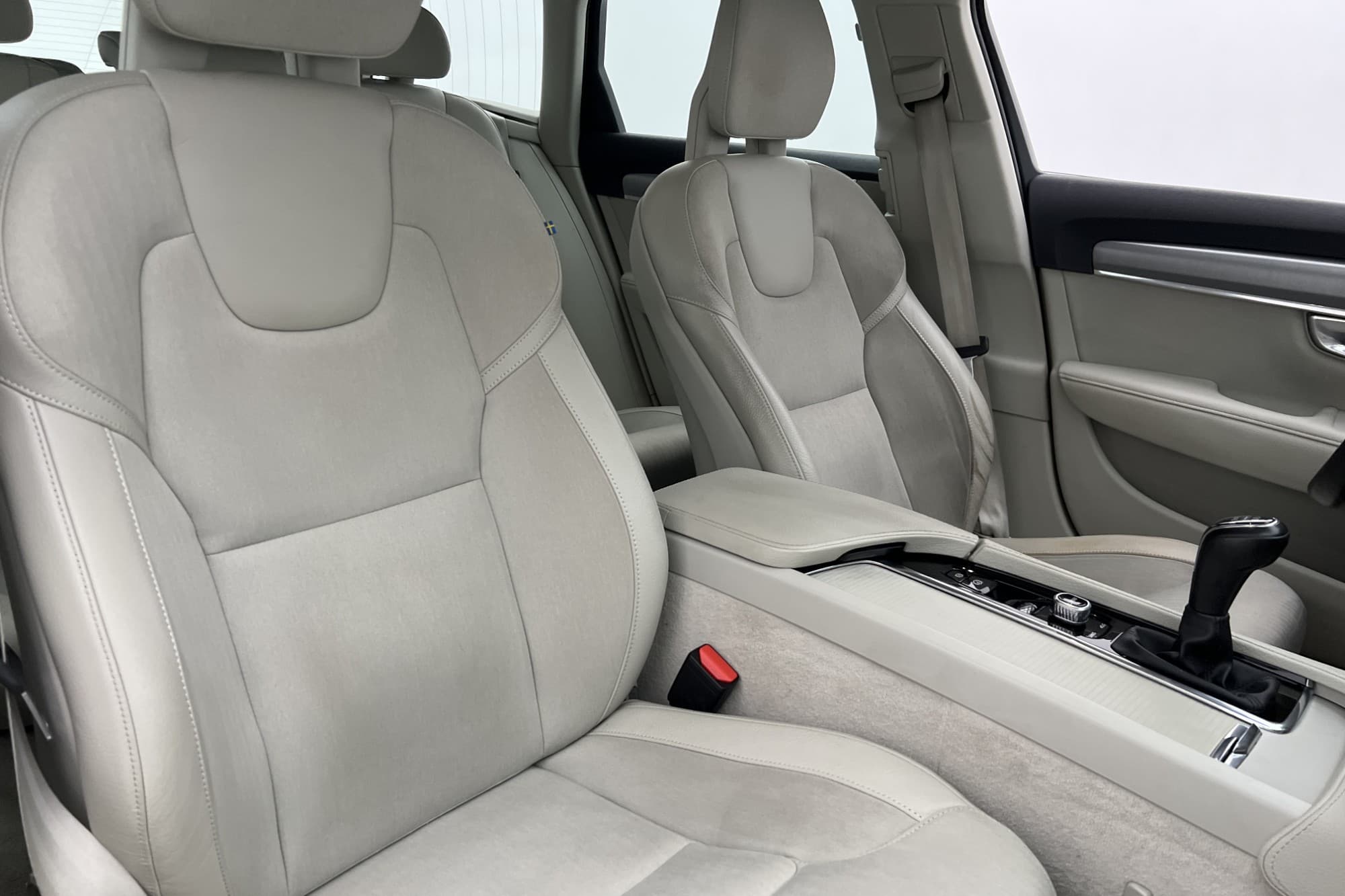 Volvo V90 D4 Momentum VOC Värmare Luftfjädring HUD Dragkrok