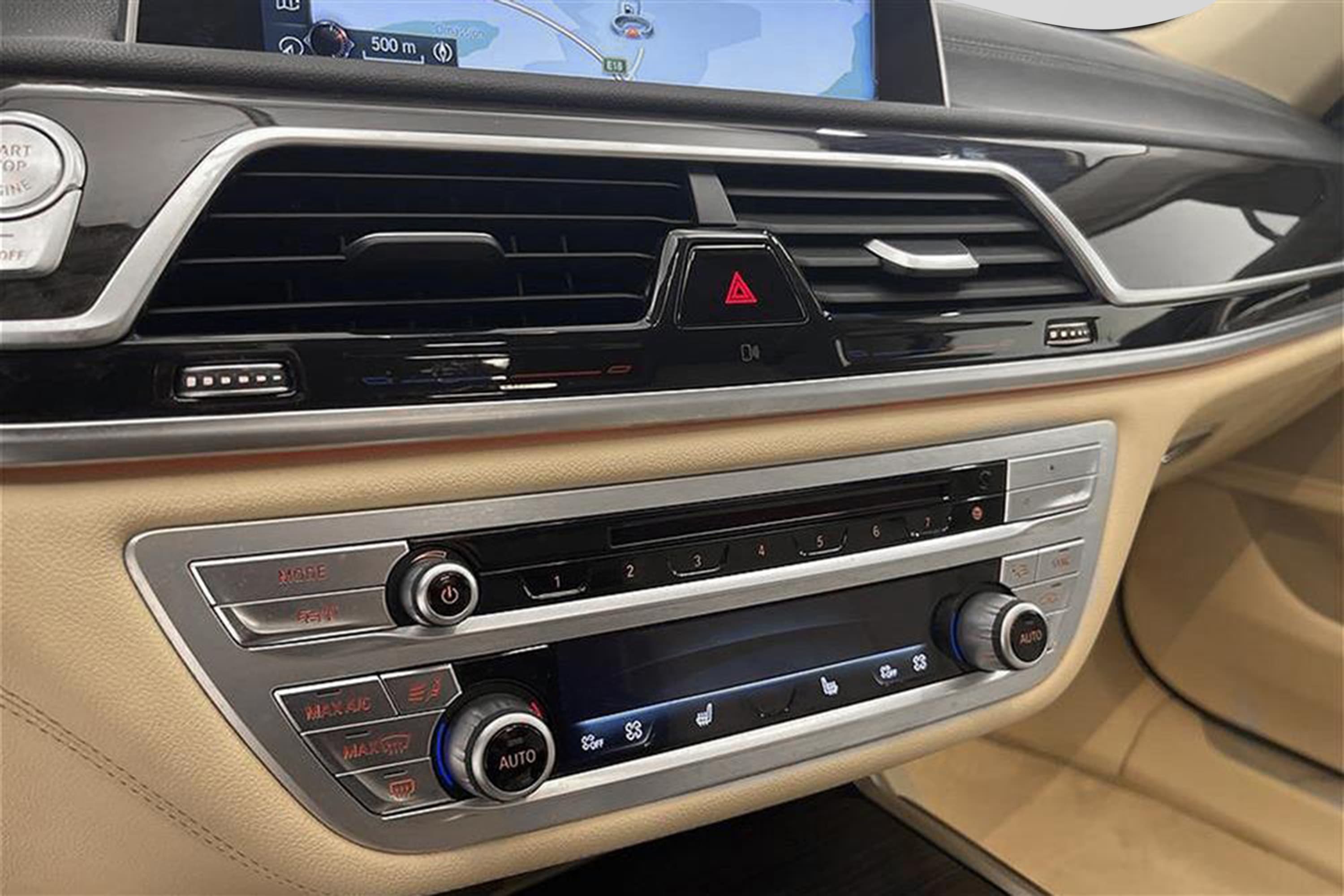 BMW 730d xDrive 265hk D-värm Skinn HiFi Navi Luftfjädringinteriör