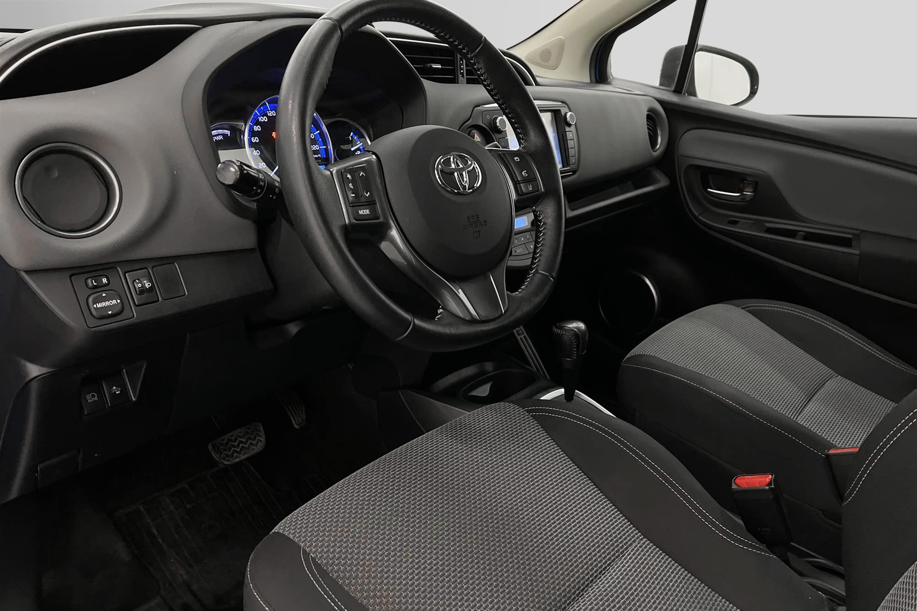 Toyota Yaris Hybrid 101hk M-Värmare B-Kam Navi 0,33L/mil