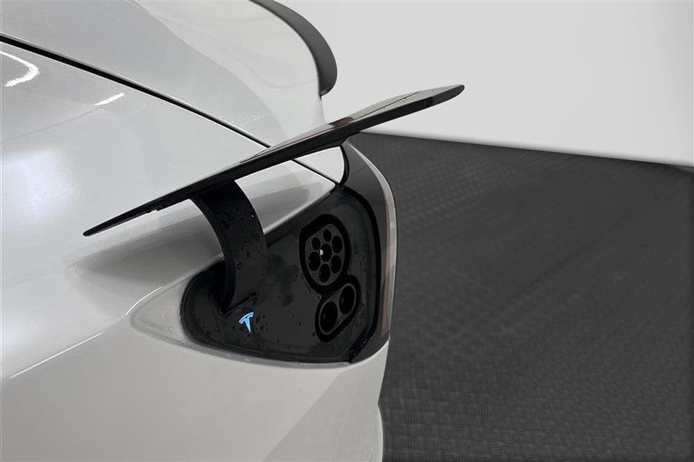 Tesla Model 3 Performance AWD Svensksåld Premiuminteriör