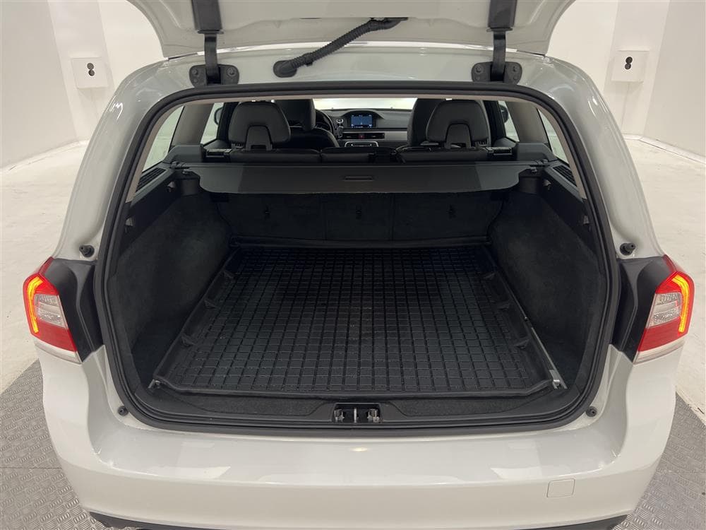 Volvo V70 D4 181hk Summum D-Värm Skinn BLIS VoC 0,45l/milinteriör