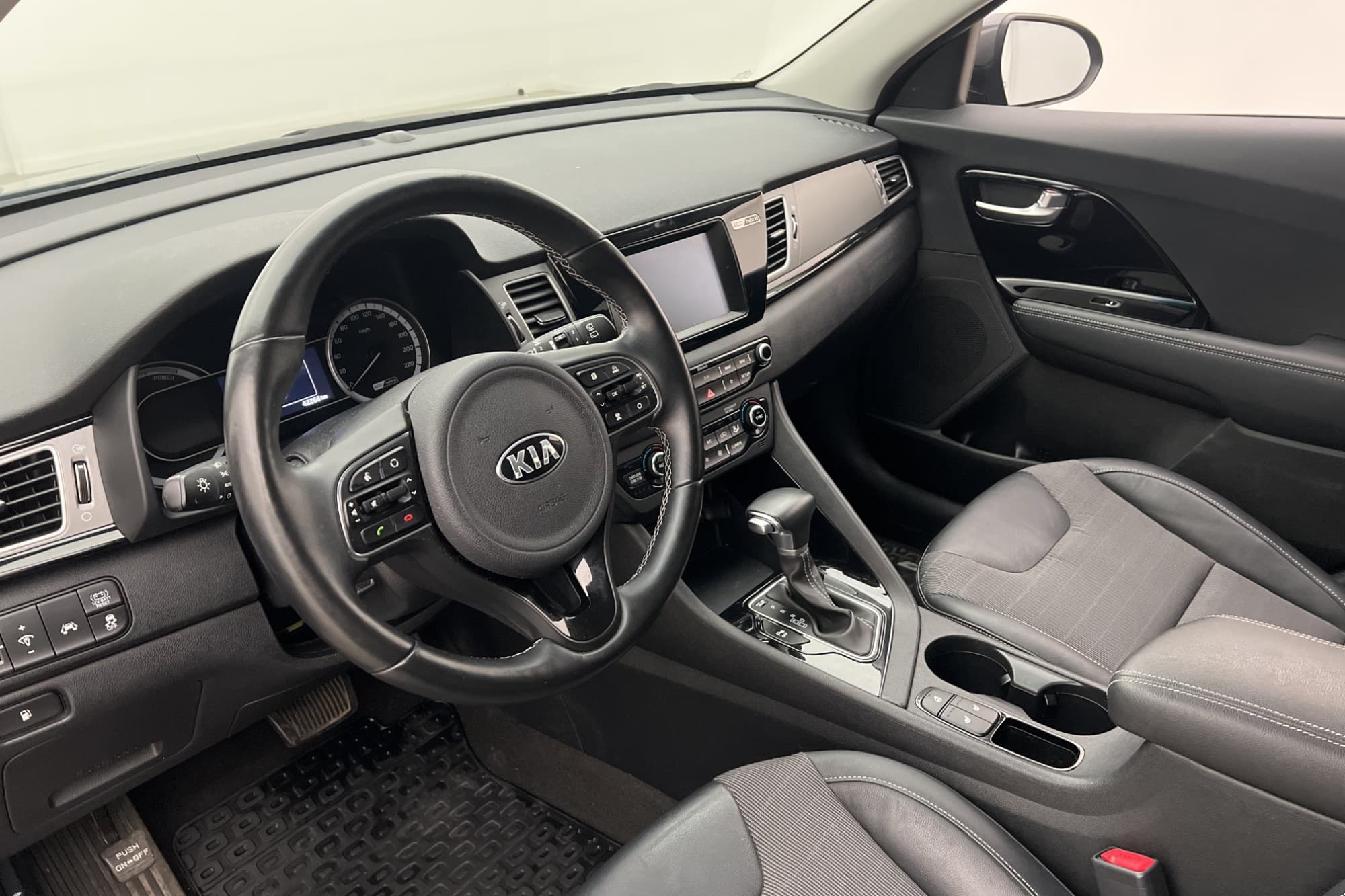 Kia Niro Hybrid 141hk Advance Plus Kamera CarPlay Navi