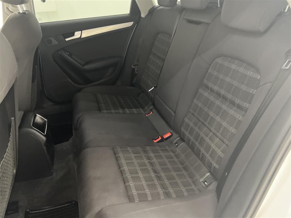 Audi A4 2.0 TDI 190hk Quattro S-Line D-Värm Drag 0,52l/milinteriör