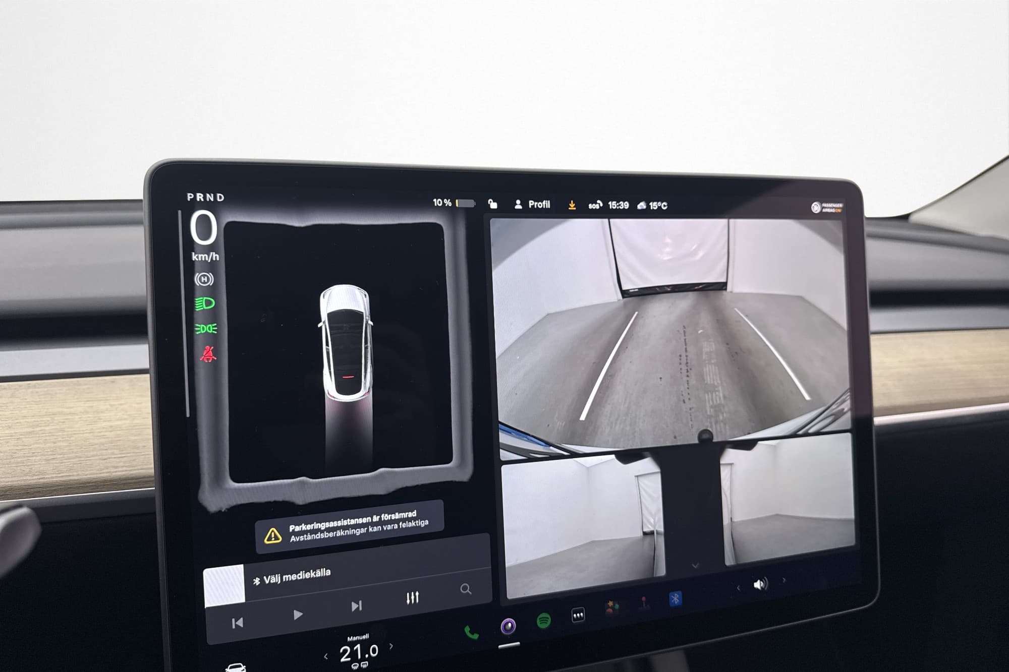 Tesla Model Y Standard Range 299hk Pano Drag Moms Kamera AP