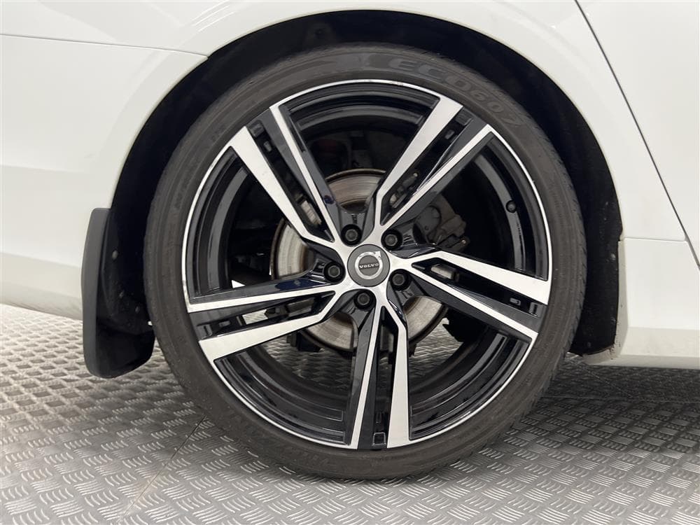 Volvo V90 D3 AWD 150hk R-Design VOC Värmare GPS PDC 0,5l/milinteriör