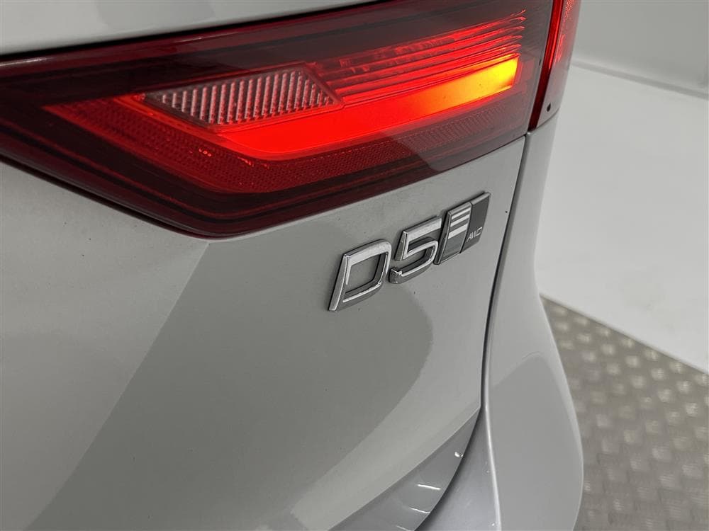 Volvo V90 D5 AWD Inscription VOC Pano B&W 360° HUD 0,49L/Mil