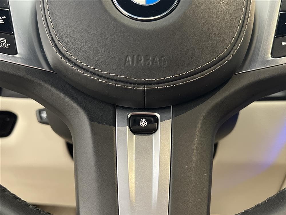 BMW M850i xDrive Coupé 530hk Carbon Core B&W 360° HUD