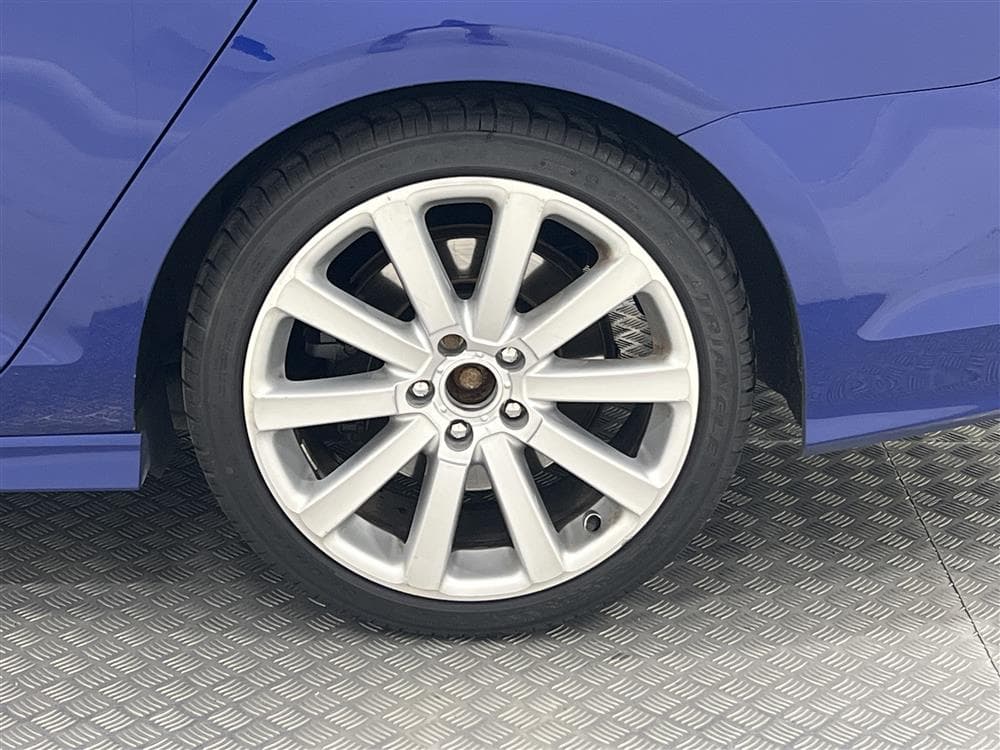 Volkswagen Golf 2.0 TSI R 4Motion 300hk Dynaudio Navigationinteriör