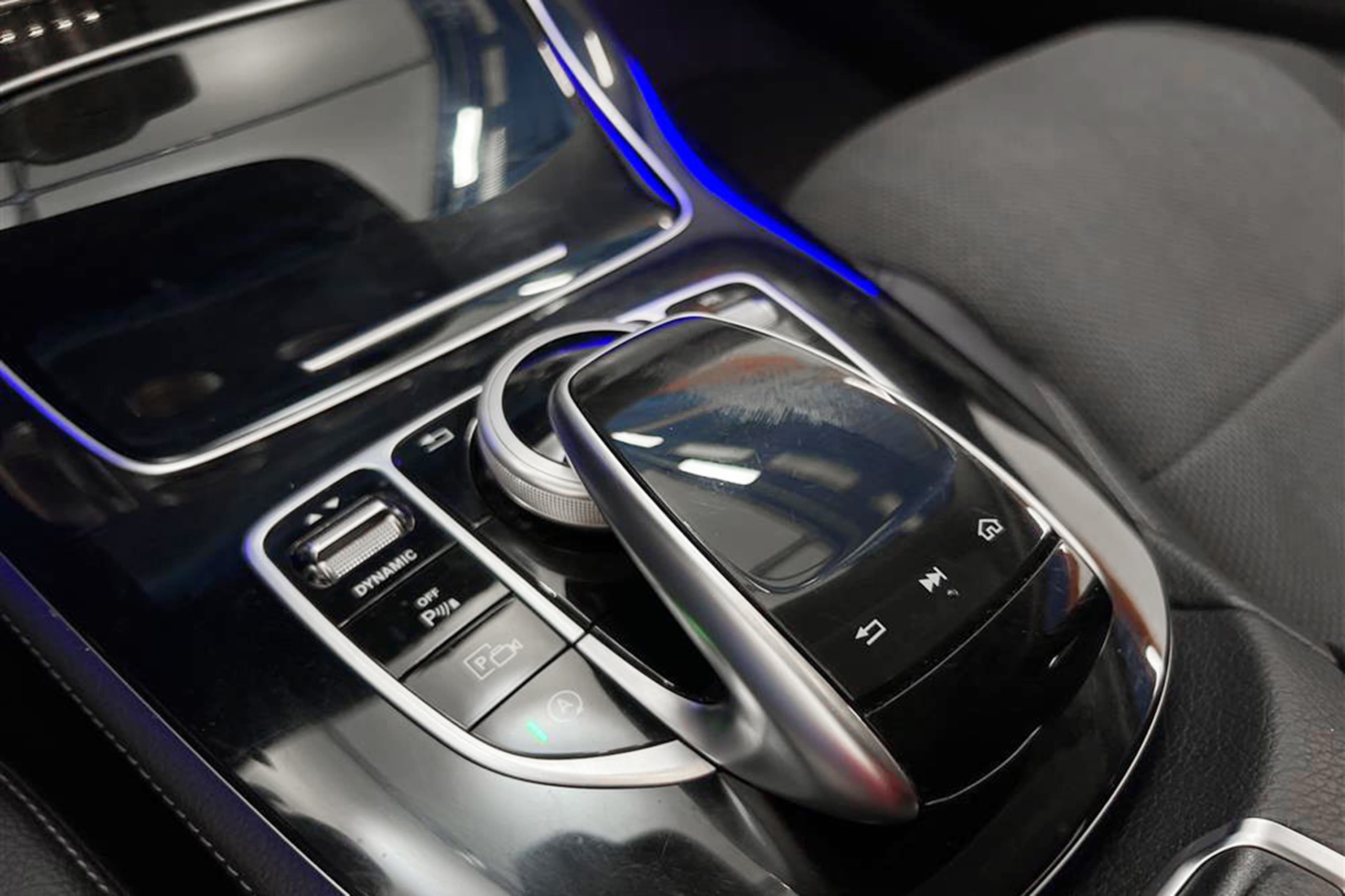 Mercedes-Benz E 220 d 194hk Widescreen Burmester Drag Naviinteriör