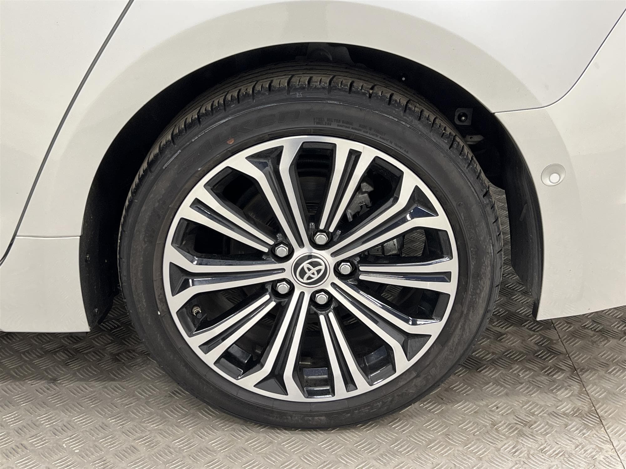 Toyota Corolla Hybrid e-CVT 122hk B-Kam 0,36L/mil
