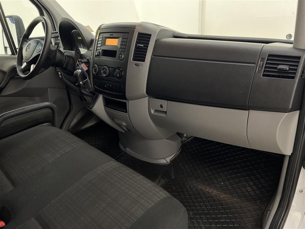 Mercedes-Benz Sprinter 316 CDI Automat Kylbil Värmare Moms interiör